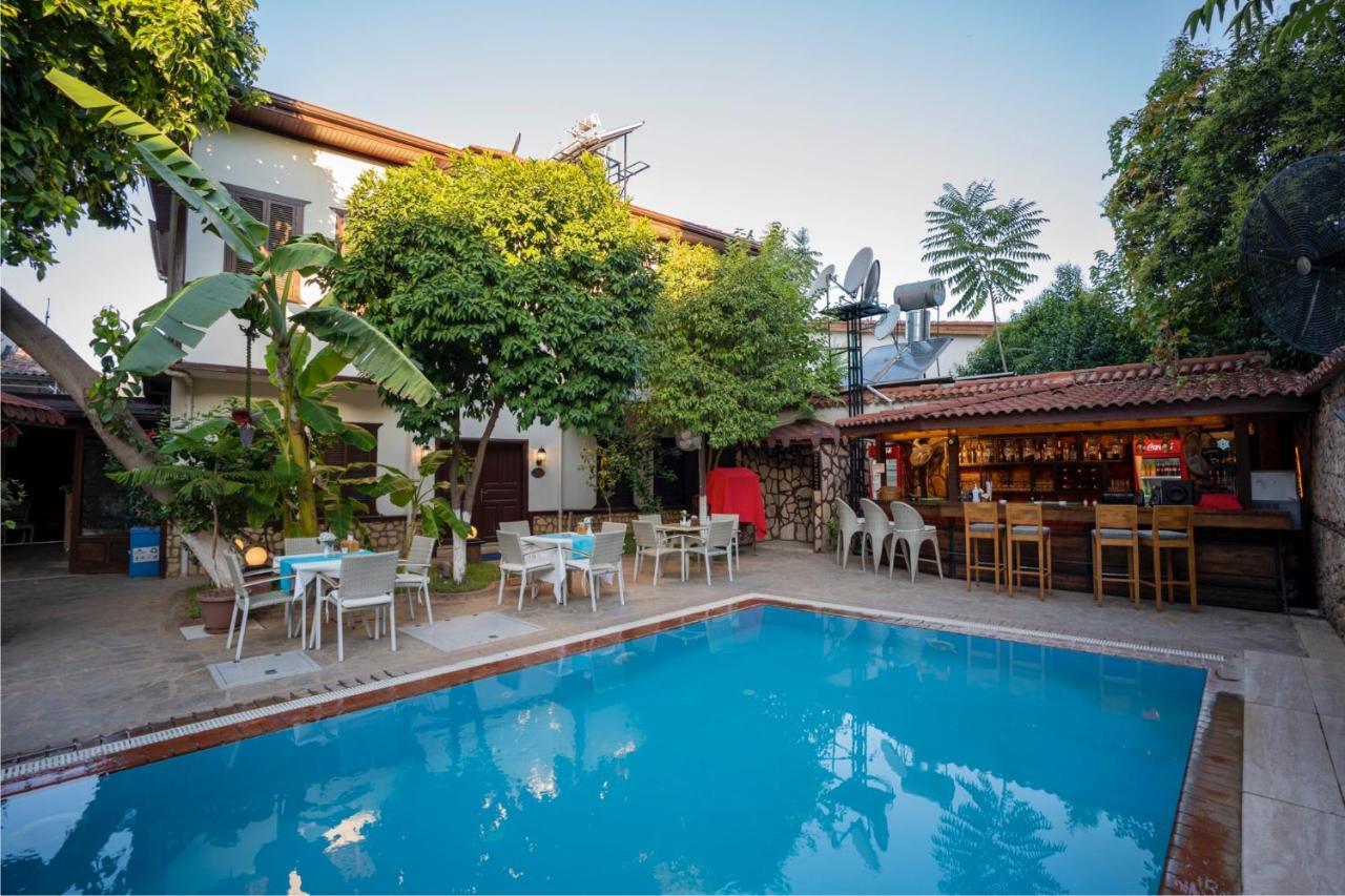Castle Old Town Hotel Antalia Esterno foto
